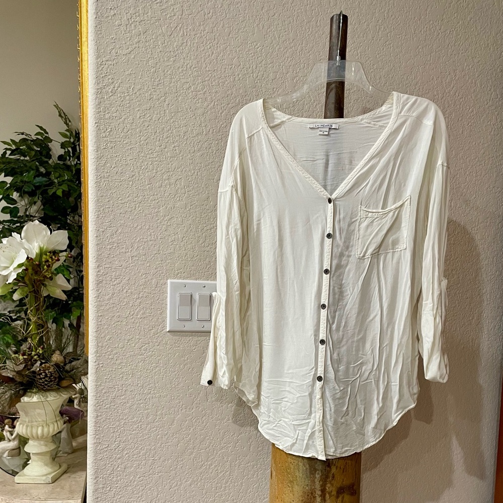♥️ LA Hearts Off-White Button-Down Shirt top pocket roll sleeve SZ M gently used